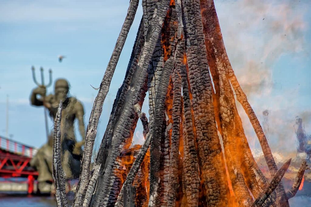 Osterfeuer im IGA Park Rostock